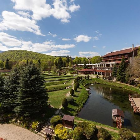 Complex Pastravaria Albota Hotel Arpaşu de Sus Exterior foto